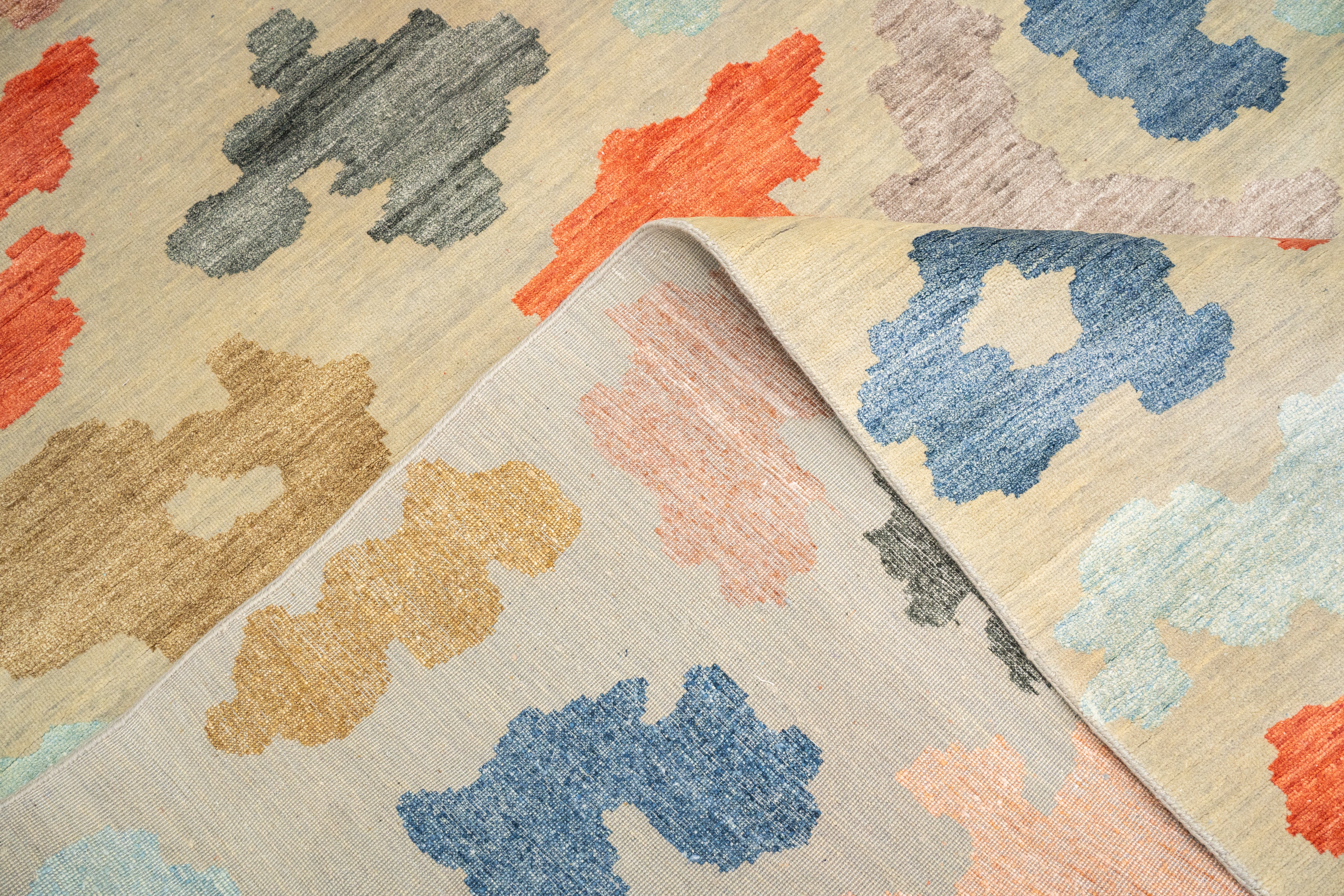 Handknotted Carpet, DIA - 1391 DC CLOUD, Lemon Meringue & Multi